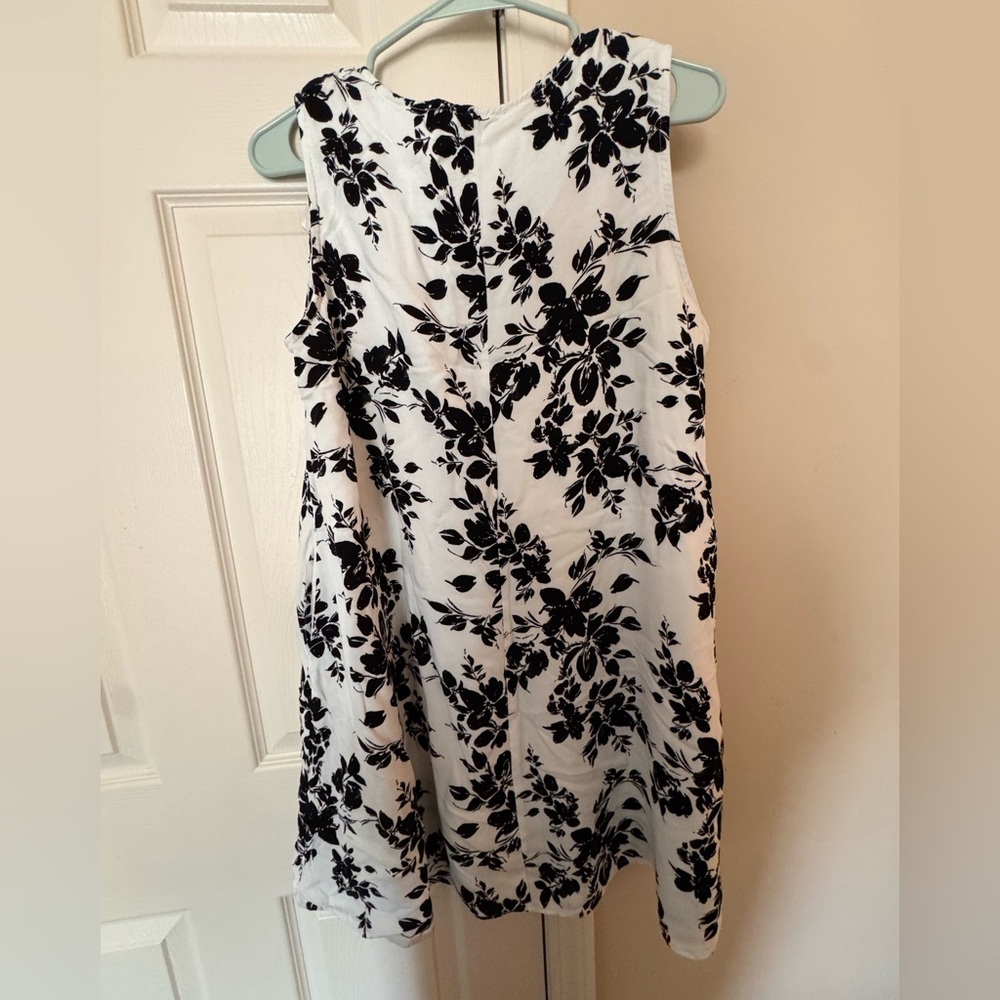 White Birch Monochrome Floral Dress - Picture 2 of 3